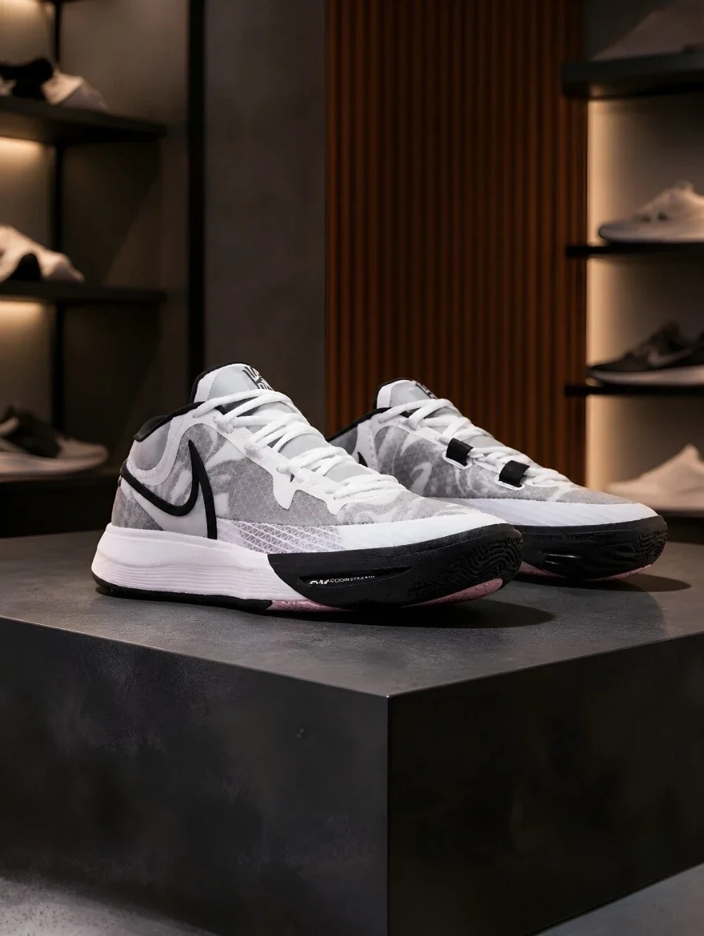NWT Nike Kyrie 8 GO Kids Sz 5Y White Black DQ8076-101 Low Top Cushioned B-Ball
